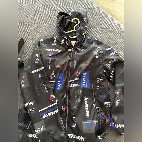 Moncler Rain coat - Picture 1 of 7